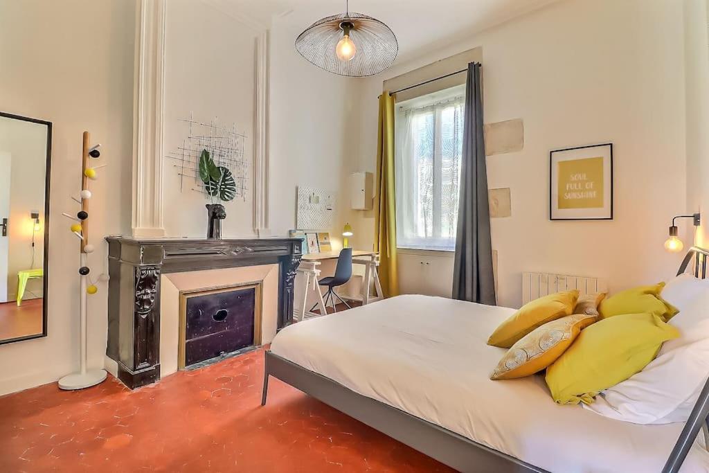 Le Yellow - Central - Climatise Nimes Bagian luar foto